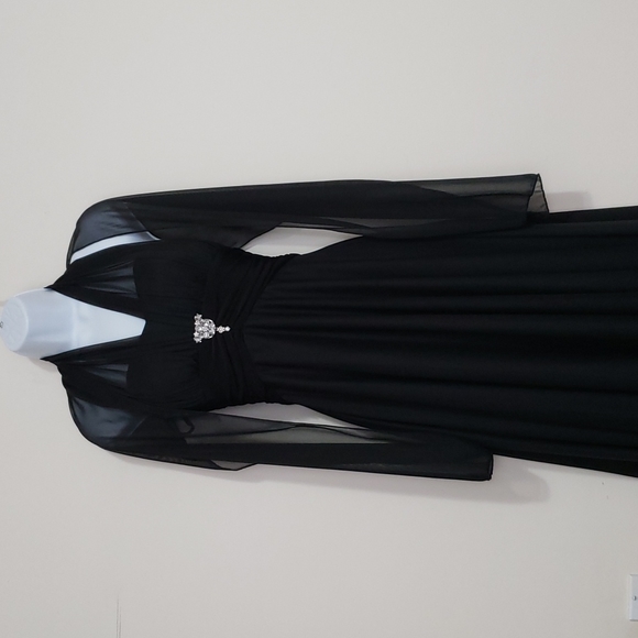 Let's Fashion Black Dress With Shawl - Picture 9 of 13